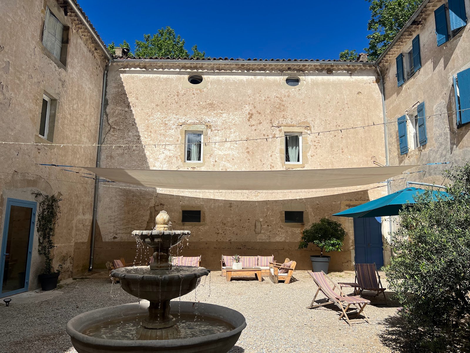 Logo — Domaine Coubillou: Gîte de groupe et Chambre d'hôtes, piscine et salle réception, séminaire, mariage et évènement